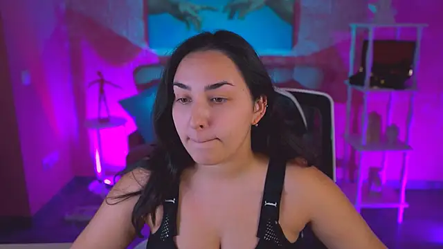 Snapshot of CeceliaJohnson chatting on 11.12.25 CeceliaJohnson online show from 11.12.25