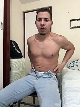 Snapshot of steven_clain chatting on 09.27.25 steven clain online show from 09.27.25