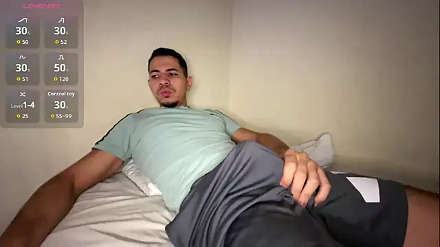 Snapshot of steven_clain chatting on 10.05.25 steven clain online show from 10.05.25