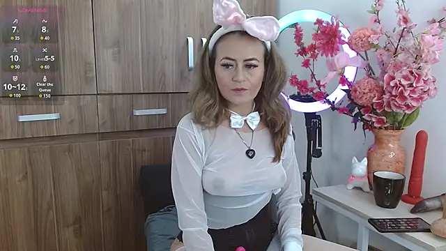 magenta maturr online show from 10.31.25