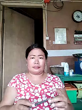 Snapshot of lickmepussy21 chatting on 10.27.25 lickmepussy21 online show from 10.27.25