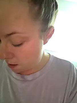 Snapshot of julimonroe chatting on 02.02.26 julimonroe online show from 02.02.26