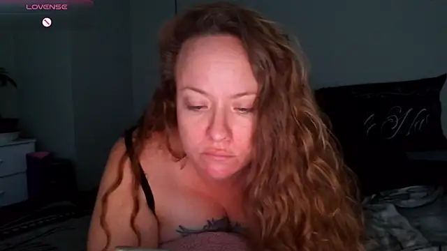 Snapshot of julimonroe chatting on 02.17.26 julimonroe online show from 02.17.26