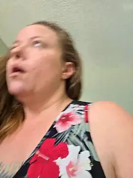 Snapshot of julimonroe chatting on 02.22.26 julimonroe online show from 02.22.26