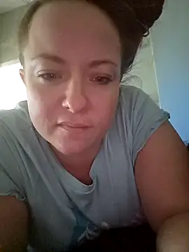 Snapshot of julimonroe chatting on 02.25.26 julimonroe online show from 02.25.26