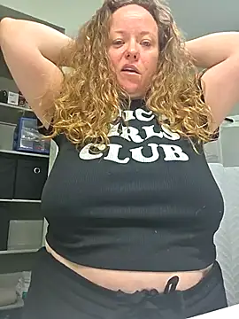 Snapshot of julimonroe chatting on 03.02.26 julimonroe online show from 03.02.26