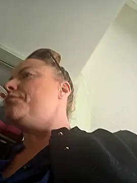 julimonroe online show from 04.03.26