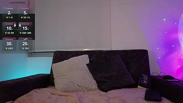 Lia Tinez online show from 10.29.25