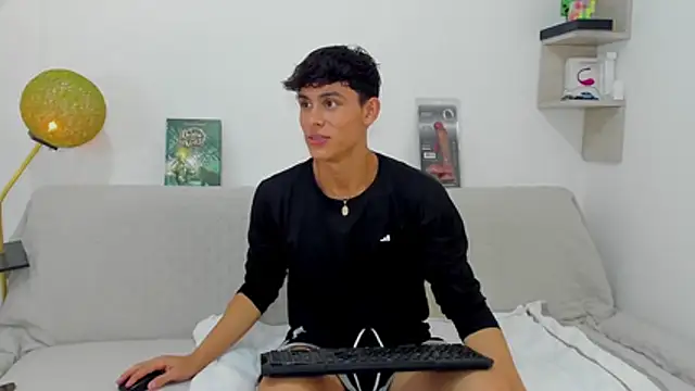 Snapshot of logan_thomas chatting on 11.09.25 logan thomas online show from 11.09.25