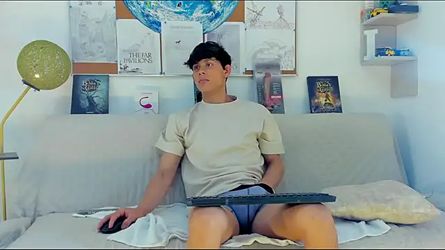 Snapshot of logan_thomas chatting on 02.22.26 logan thomas online show from 02.22.26