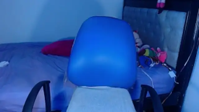 Snapshot of Pamelanicole chatting on 11.26.25 Pamelanicole online show from 11.26.25