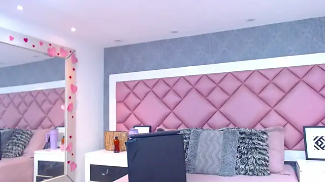 DanielaDuff online show from 03.06.26