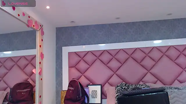 Snapshot of DanielaDuff chatting on 06.24.26 DanielaDuff online show from 06.24.26