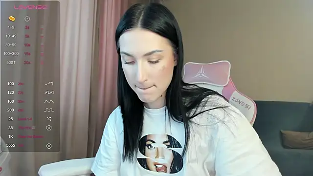 JenniferQueen11 online show from 02.04.25