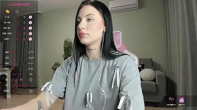 JenniferQueen11 online show from 02.12.25