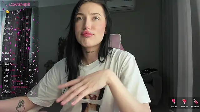 JenniferQueen11 online show from 02.15.25