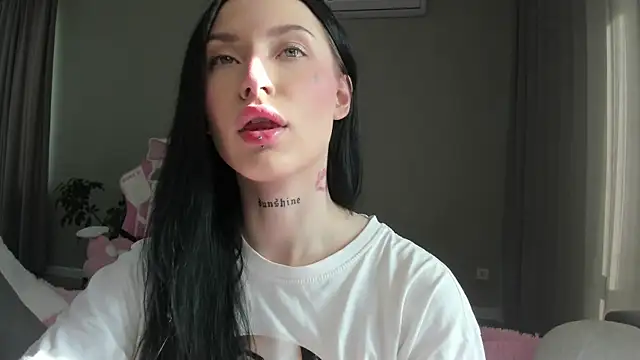 JenniferQueen11 online show from 09.14.25