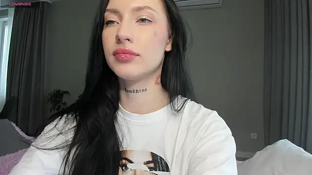 JenniferQueen11 online show from 09.28.25