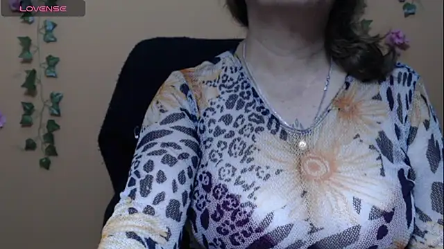 Snapshot of Hellensextits chatting on 03.16.25 Hellensextits online show from 03.16.25