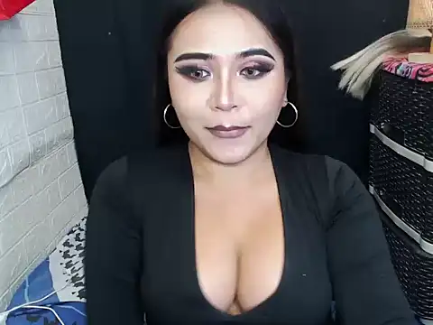 Snapshot of x12inchanaconda chatting on 12.15.25 x12inchanaconda online show from 12.15.25