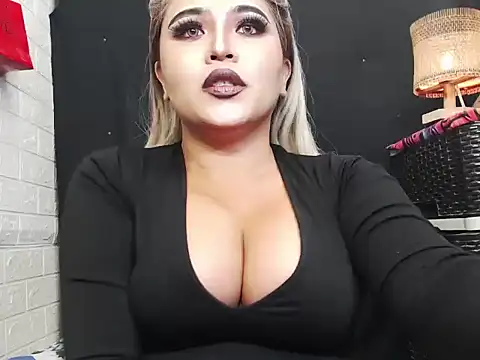 Snapshot of x12inchanaconda chatting on 12.18.25 x12inchanaconda online show from 12.18.25