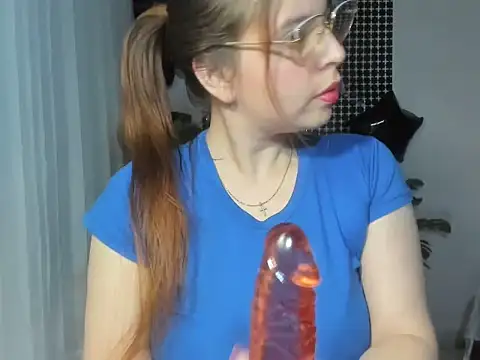 Snapshot of lorenitabella chatting on 10.24.25 lorenitabella online show from 10.24.25