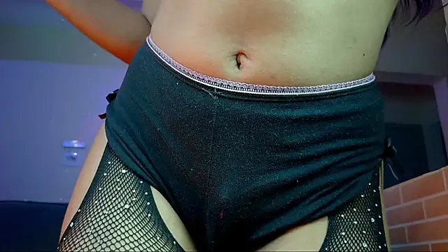 Snapshot of isa_hotwifee chatting on 09.28.25 isa hotwifee online show from 09.28.25