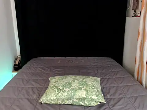 Snapshot of Angelic_Fuckerxxx chatting on 10.01.25 Angelic Fuckerxxx online show from 10.01.25