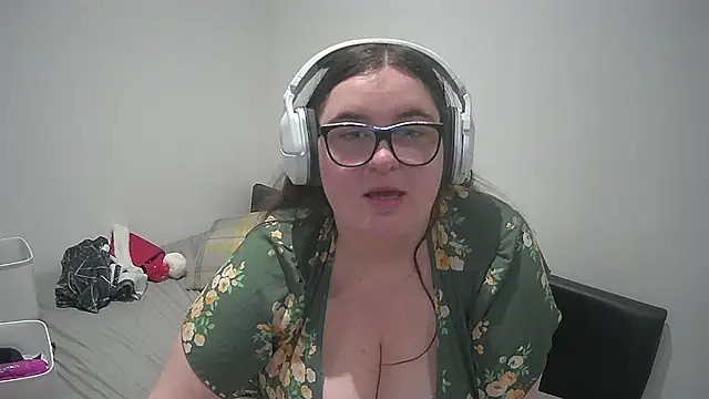 Snapshot of Rebecca_Summer chatting on 12.21.24 Rebecca Summer online show from 12.21.24