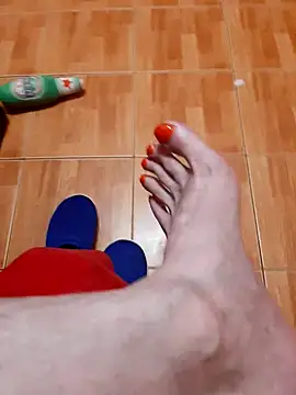 feet toes online show from 10.14.25