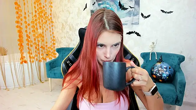 Snapshot of RedLipse chatting on 10.25.25 RedLipse online show from 10.25.25