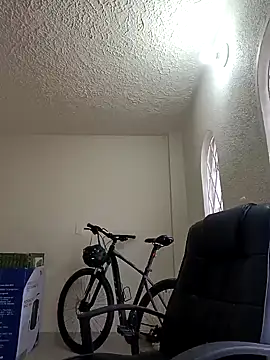 HunnyyLove online show from 12.18.24