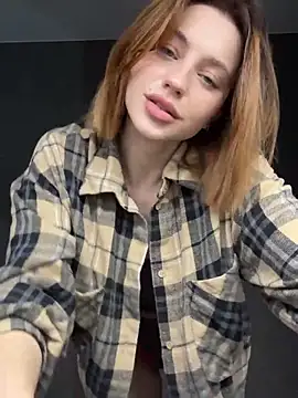 Snapshot of Camilla_Railian chatting on 10.05.25 Camilla Railian online show from 10.05.25