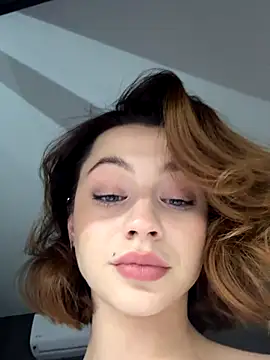 Snapshot of Camilla_Railian chatting on 10.15.25 Camilla Railian online show from 10.15.25