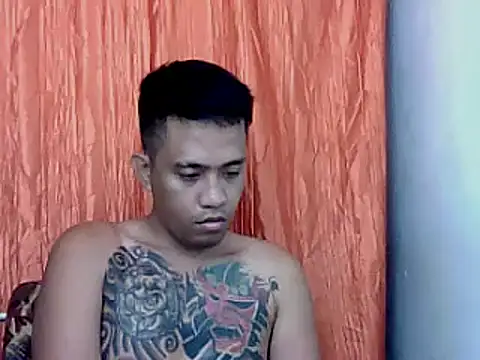 Snapshot of Thyler08 chatting on 12.26.24 Thyler08 online show from 12.26.24