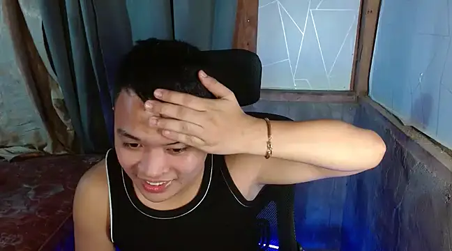 Snapshot of xsweetasian69x chatting on 01.04.25 xsweetasian69x online show from 01.04.25