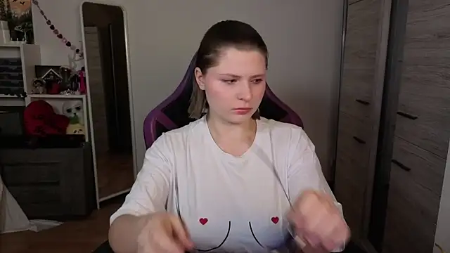 Snapshot of TinniAngel chatting on 02.08.26 TinniAngel online show from 02.08.26