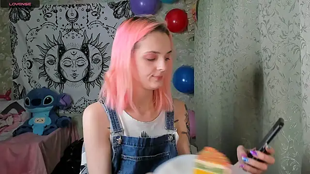 Snapshot of Cutie_Adelia chatting on 12.12.24 Cutie Adelia online show from 12.12.24