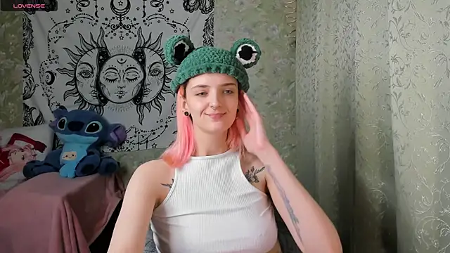 Snapshot of Cutie_Adelia chatting on 01.04.25 Cutie Adelia online show from 01.04.25