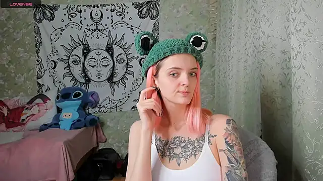 Snapshot of Cutie_Adelia chatting on 01.07.25 Cutie Adelia online show from 01.07.25