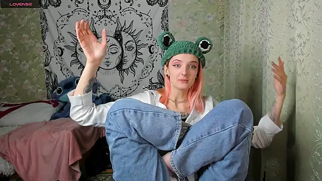 Snapshot of Cutie_Adelia chatting on 01.14.25 Cutie Adelia online show from 01.14.25