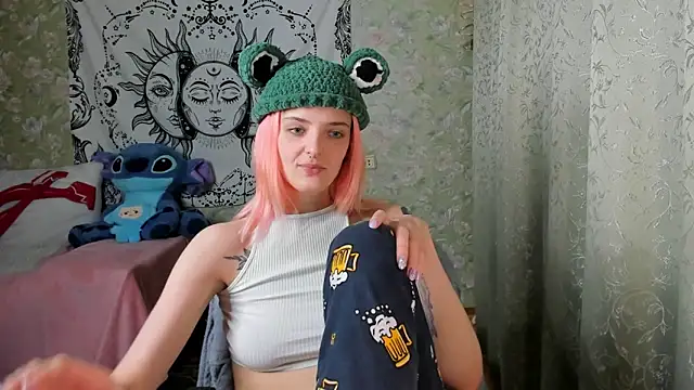 Snapshot of Cutie_Adelia chatting on 01.27.25 Cutie Adelia online show from 01.27.25