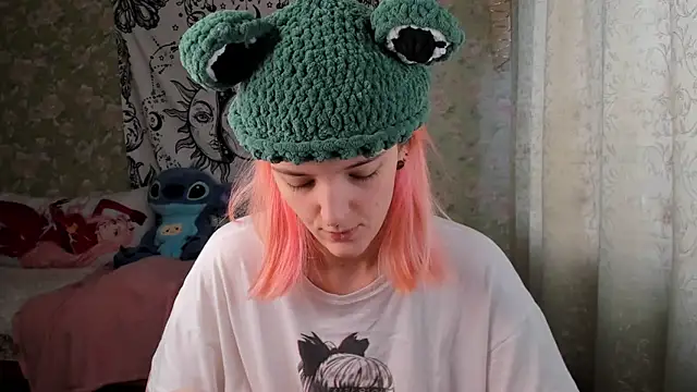 Snapshot of Cutie_Adelia chatting on 02.08.25 Cutie Adelia online show from 02.08.25