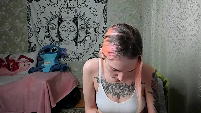 Snapshot of Cutie_Adelia chatting on 02.14.25 Cutie Adelia online show from 02.14.25