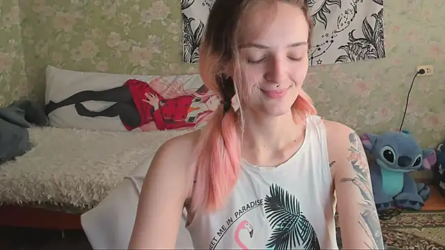 Snapshot of Cutie_Adelia chatting on 09.20.25 Cutie Adelia online show from 09.20.25