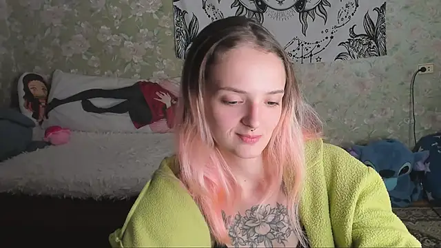 Snapshot of Cutie_Adelia chatting on 09.29.25 Cutie Adelia online show from 09.29.25