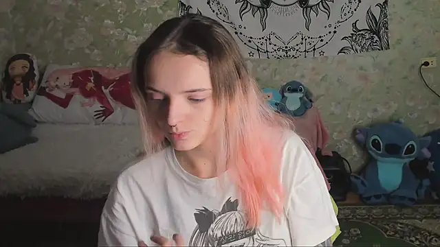 Snapshot of Cutie_Adelia chatting on 10.06.25 Cutie Adelia online show from 10.06.25