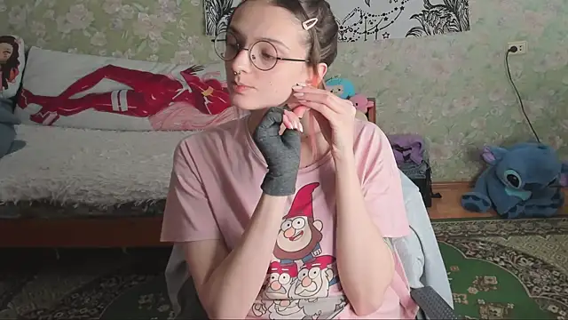 Snapshot of Cutie_Adelia chatting on 10.27.25 Cutie Adelia online show from 10.27.25