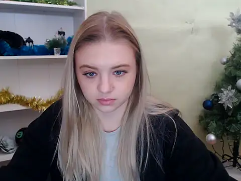 CrazyGloria online show from 12.04.24