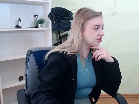 CrazyGloria online show from 02.22.25